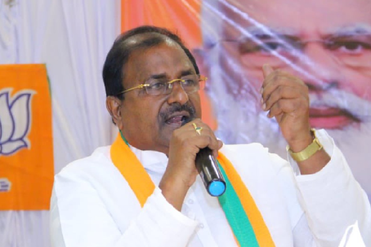 Somu Veerraju fires on minister Vellampalli Srinivasarao
