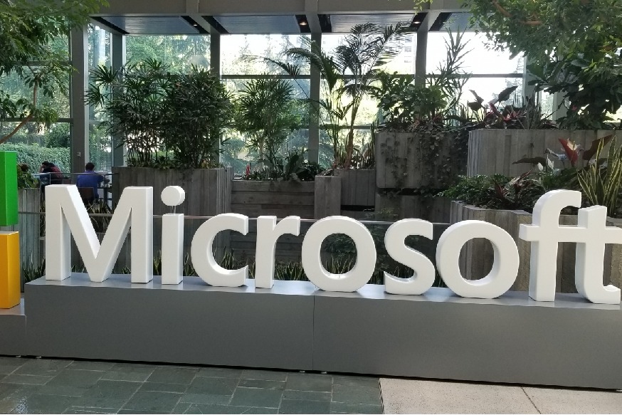 Microsoft abandons plan to reopen US offices amid Covid worries