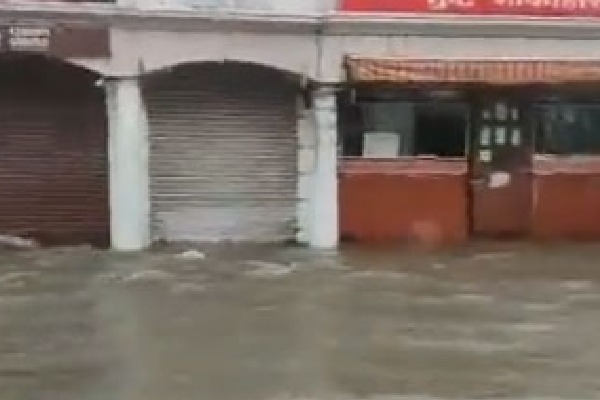 Heavy Rains lashed new delhi