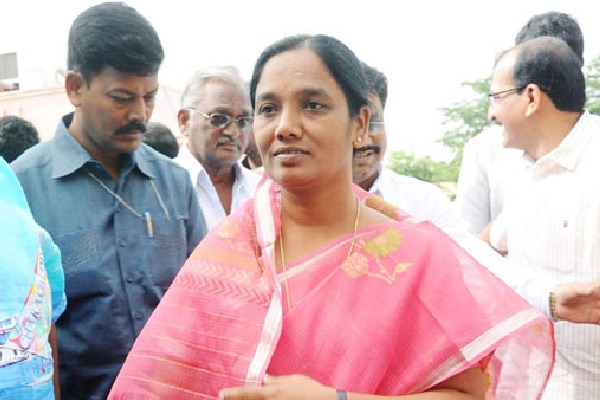 Paritala Sunitha comments on water disputes