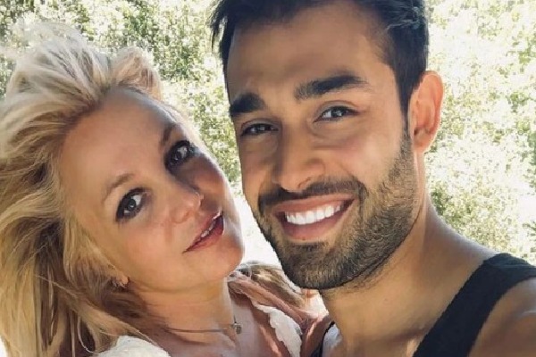 Britney Spears Is Engaged Sam Asghari