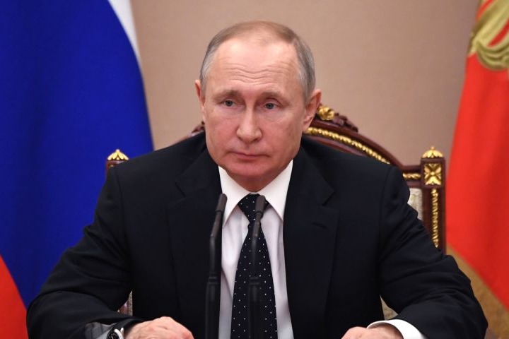 Russian president Vladimir Putin went isolation