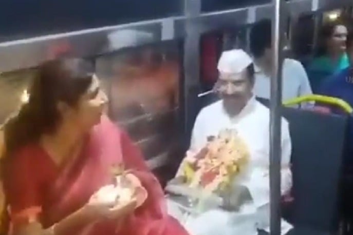TSRTC MD Sajjanar travels in bus with idol for immersion