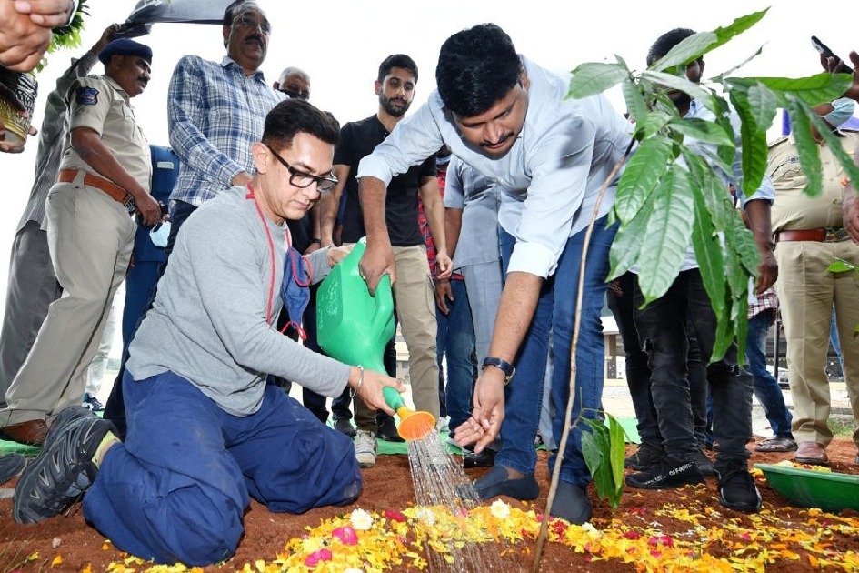 Aamir Khan and Naga Chaitanya takes part in 'Green India Challenge' in Hyderabad