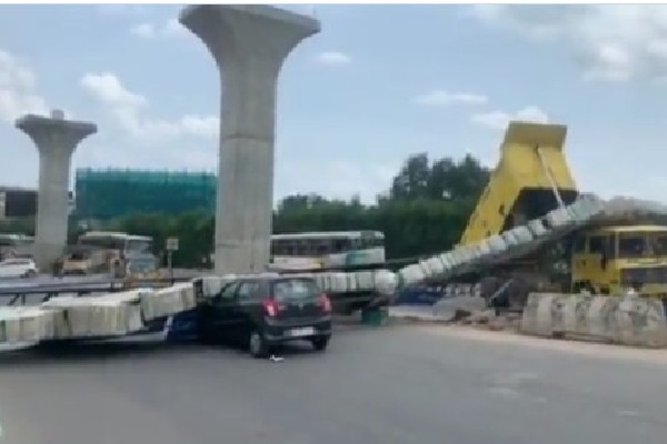 TTD welcome arch collapsed in Tirupathi