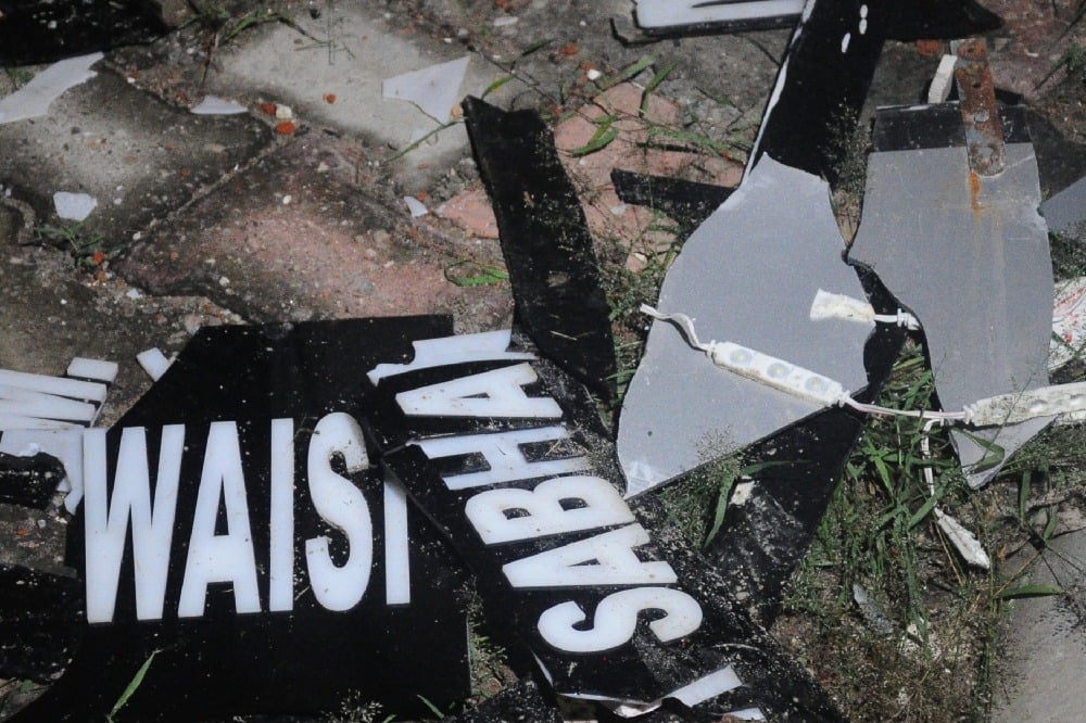 Owaisi's Delhi residence vandalised, 5 held