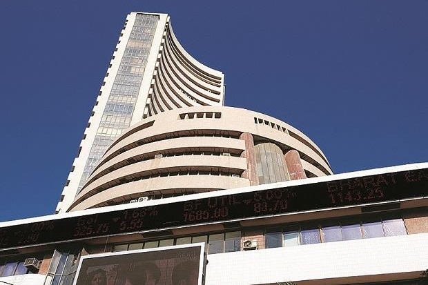 Sensex closes 958 points high