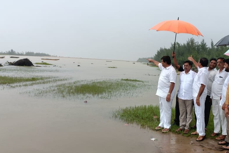 Dy CM Dharmana Krishna Das visited cyclone effective places