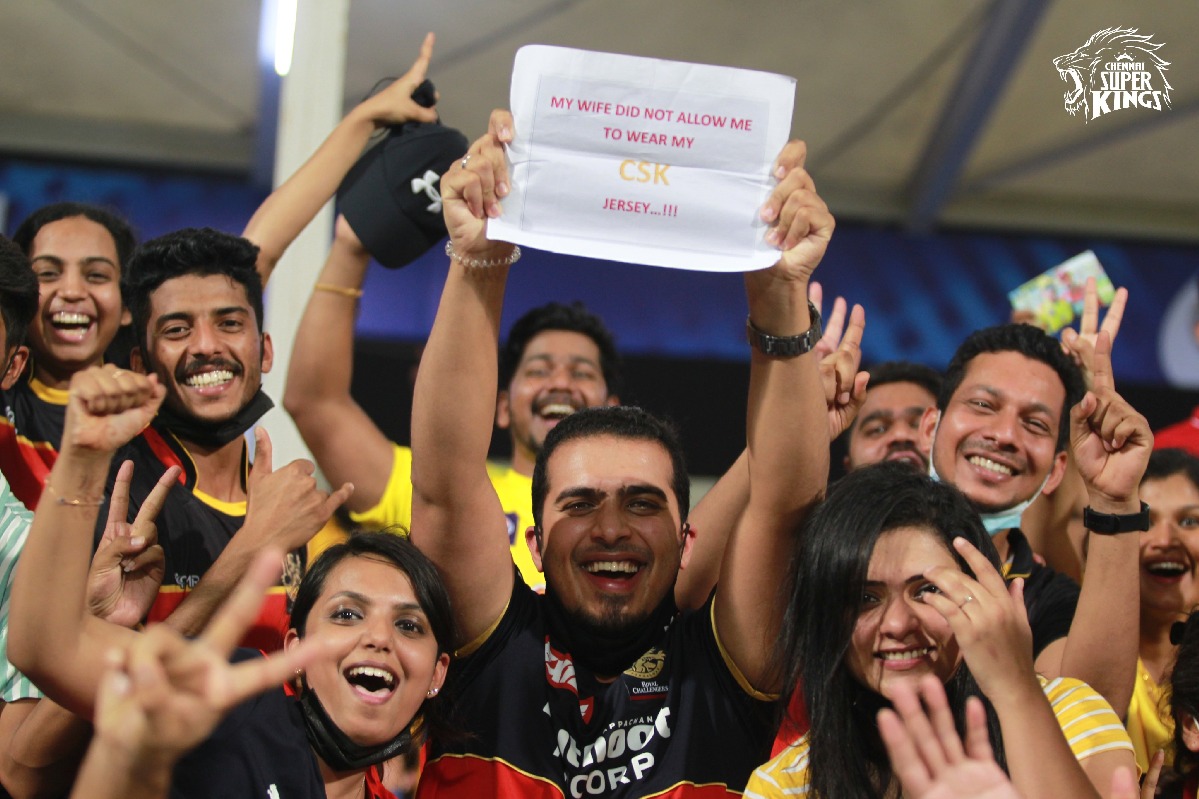 IPL Fan Shows A poster That His wife not letting him to wear CSK Jersey