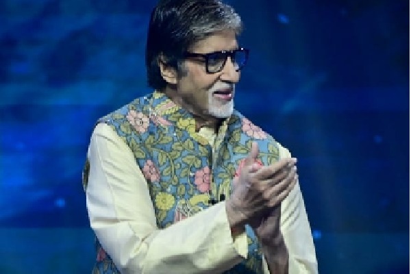 Big B shows fractured toes on sets of 'KBC 13'