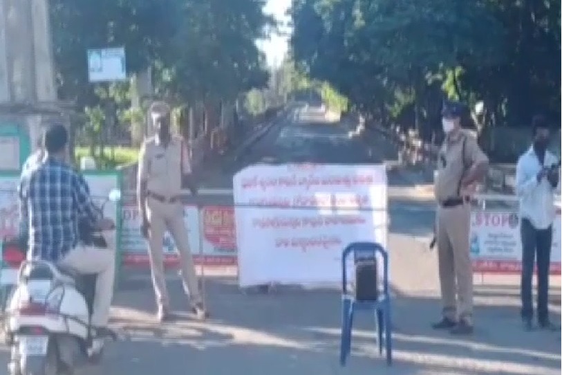 Police Check Posts Amid Pawan Srama Daanam In Rajahmundry