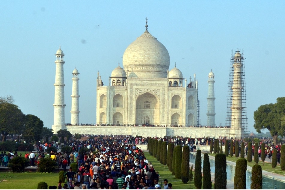 Agra tourist sector upbeat as number of vistors to Taj Mahal surge