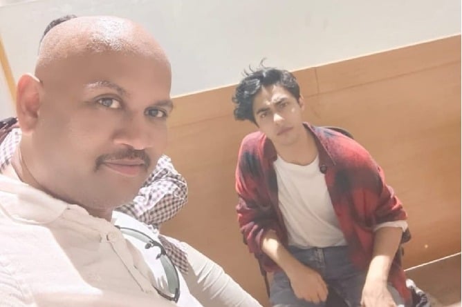 Man who took selfie with Aryan Khan not an NCB officer Agency as pic goes viral