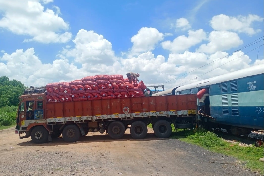Kisan Rail transports 361 tonnes of Telangana onions to Bengal