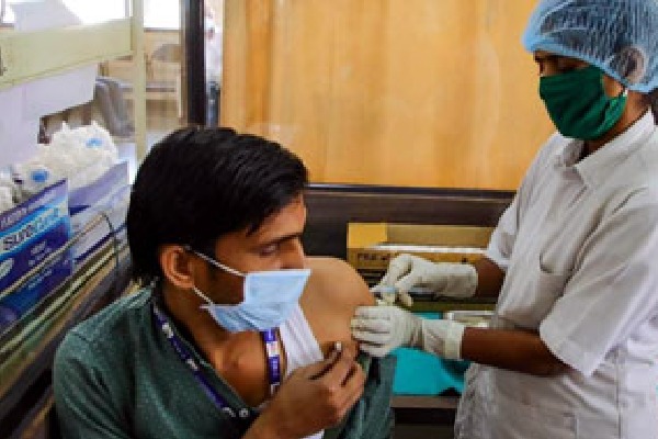 Ahmedabad Officials announce mobile phone and oil packets for vaccination