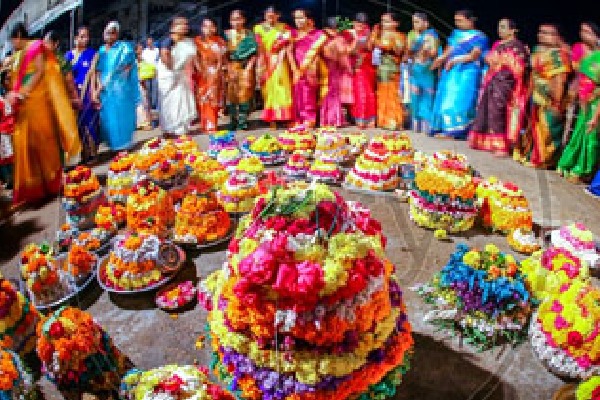 There is a confusion in saddula bathukamma festival 