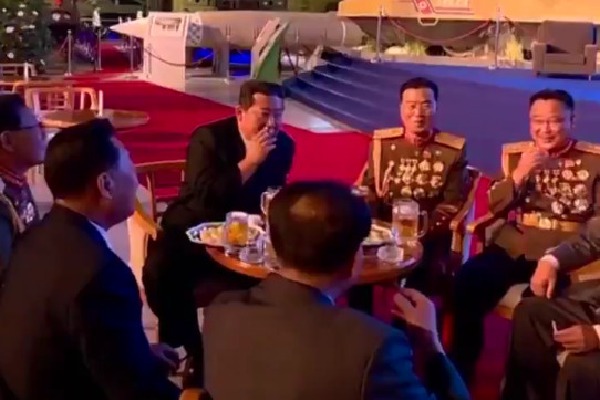 Kim Jong Un enjoys with beer and smoke at defense expo