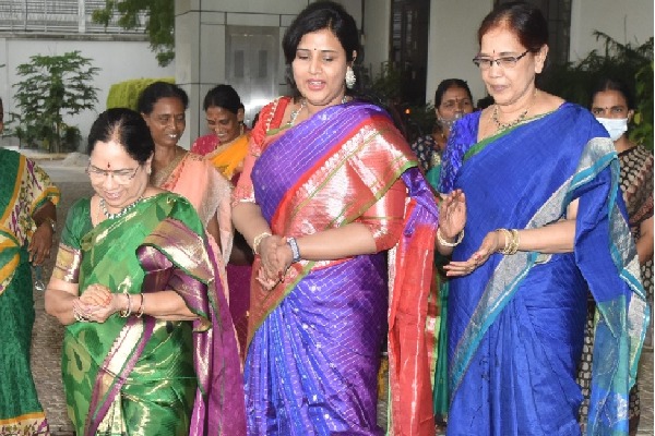 Telangana CM's wife, daughter-in-law take part in Bathukamma