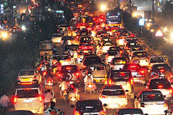 traffic jam on Hyderabad vijayawada high way amid dasara fistival