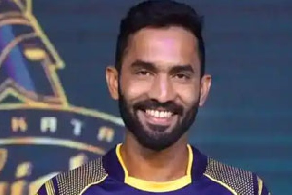 KKR Player Dinesh Karthik Talking in Telugu In An Interview with Harsha Bhogle