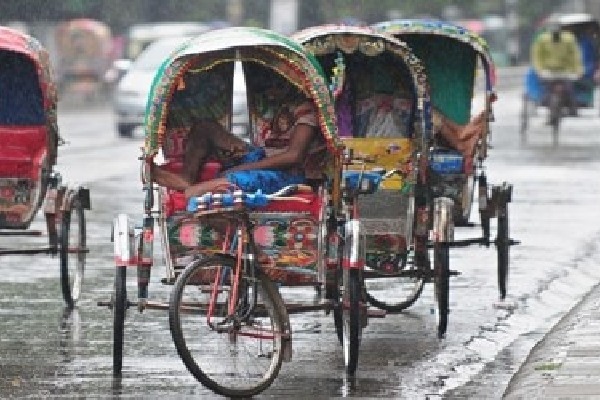 IT officers issues notices to rickshaw puller