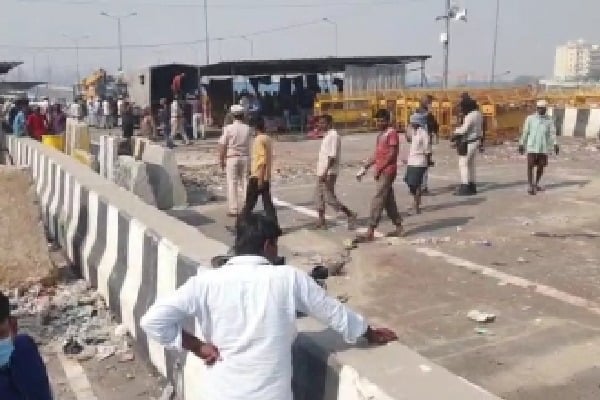 Delhi Police removing barricades at Tikri, Ghazipur borders