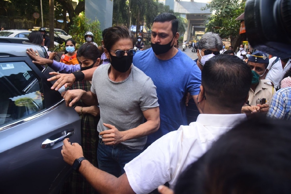SRK goes to receive son, Juhi Chawla stands surety