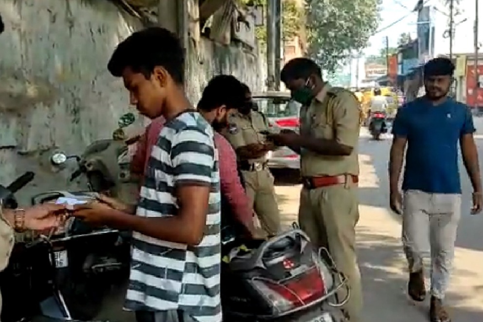 Hyderabad Police Check Phones and Whatsapp Chats of Commuters