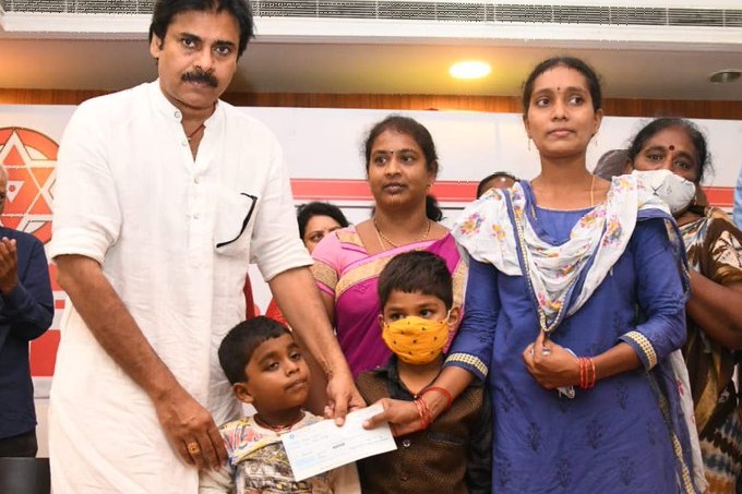 Pawan Kalyan handed over insurance cheque to deceased party worker famly