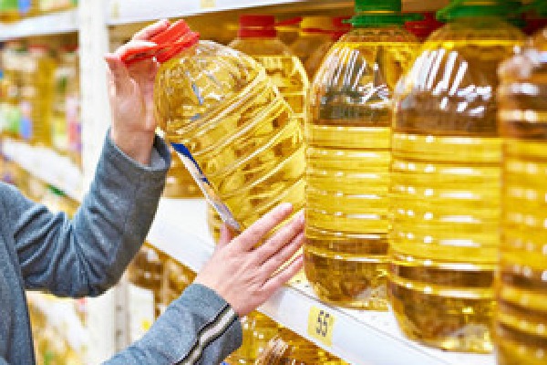 Edible oils prices reduced by Center