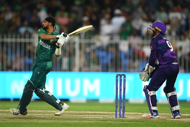 Shoaib Malik lightening innings steered Pakistan towards huge total