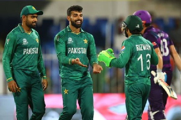 Pakistan crush Scotland in their last league match
