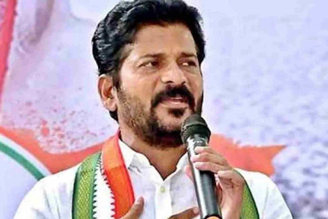 Congress workers fights infront of Revanth Reddy