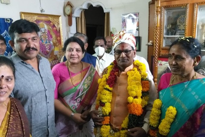 Pawan appreciates Padmasri recipent Yadla Gopalarao