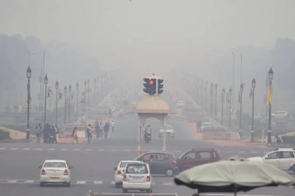 Delhi govt reviews pollution situation 