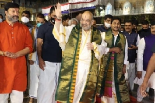 Amit Shah offers prayers at Tirumala temple