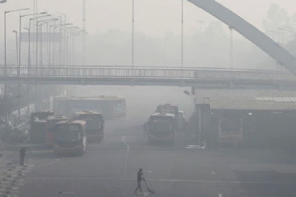 Schools and Colleges In And Near Delhi Closed 
