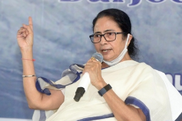 Mamata Banerjee congratulates farmers on their victory