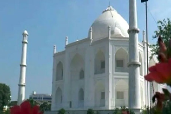 MP man gifts Taj Mahal like home to wife