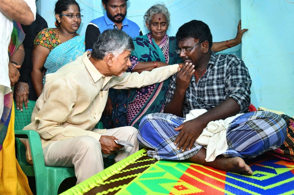 Chandrababu visits flood victims family members