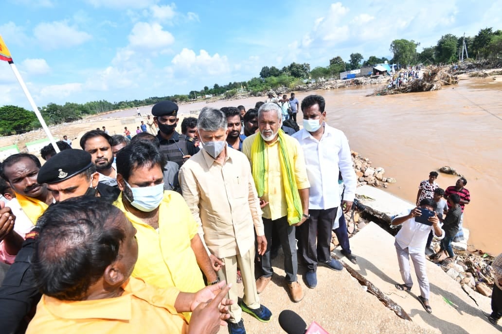 Chandrababu visits Chittoor district flood hit areas