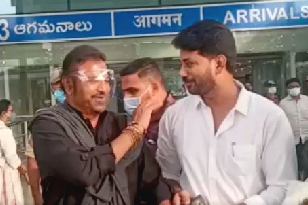 tollywood actor mohanbabu visits vijayawada