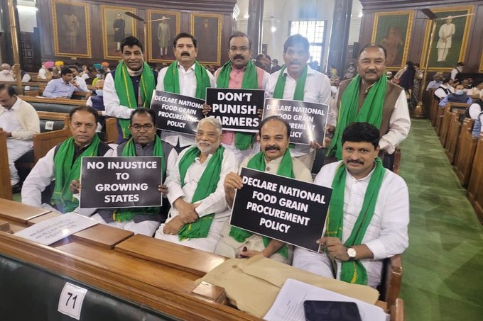TRS MPs shows placards in Parliament sessions 