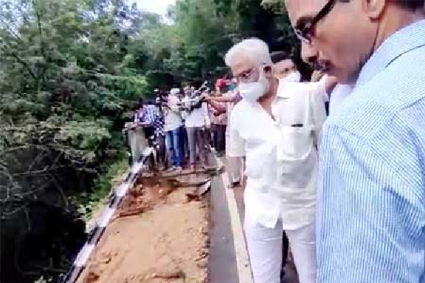 Once again landslides hit Tirumala second ghat road