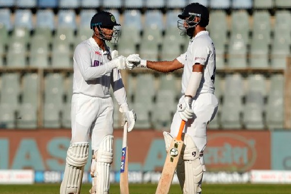 Team India tightens grip on Mumbai Test