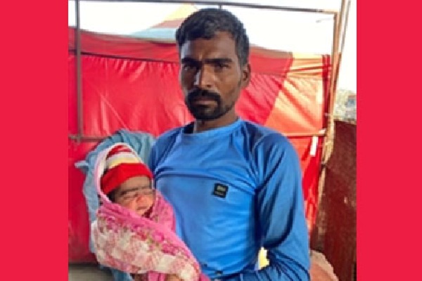 Pakistani woman delivers baby at Attari border names him Border