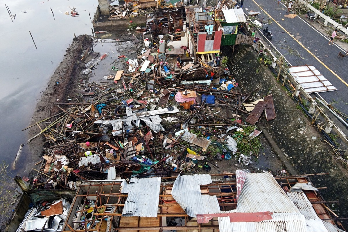 Super Typhoon Rai hammers Philippines 