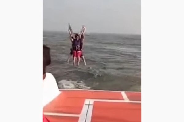 Two women falls into sea while parasailing