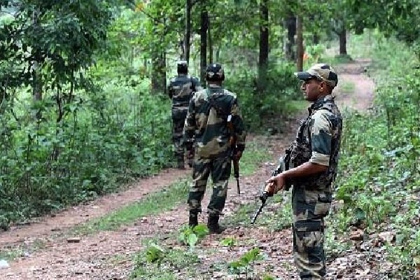 Encounter in telangana 6 maoists dead