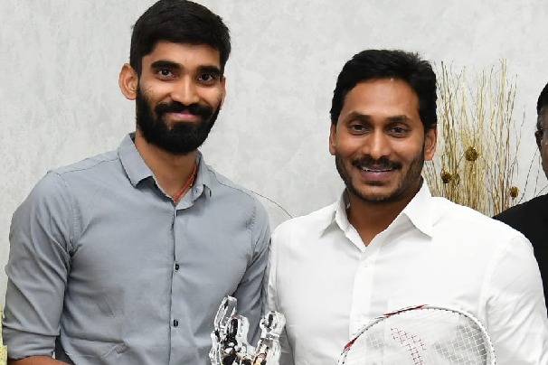 CM Jagan felicitates Badminton player Kidambi Srikanth
